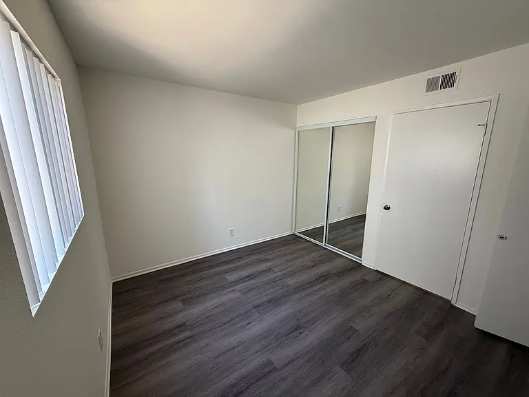 14543 Burbank Blvd — Photo 14
