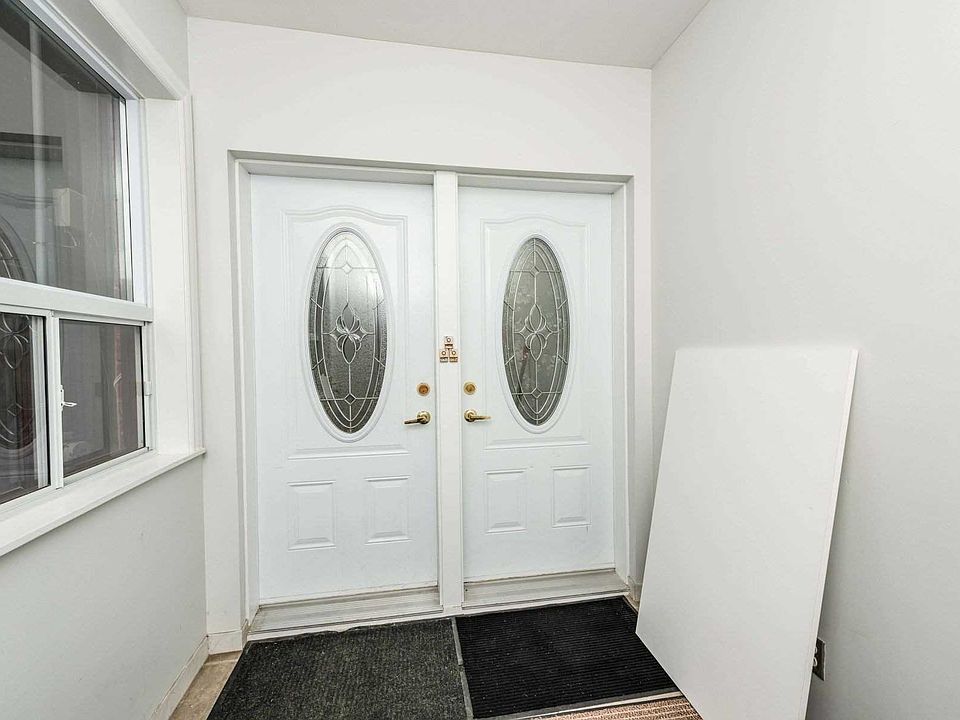 2nd image of 654 Crawford St