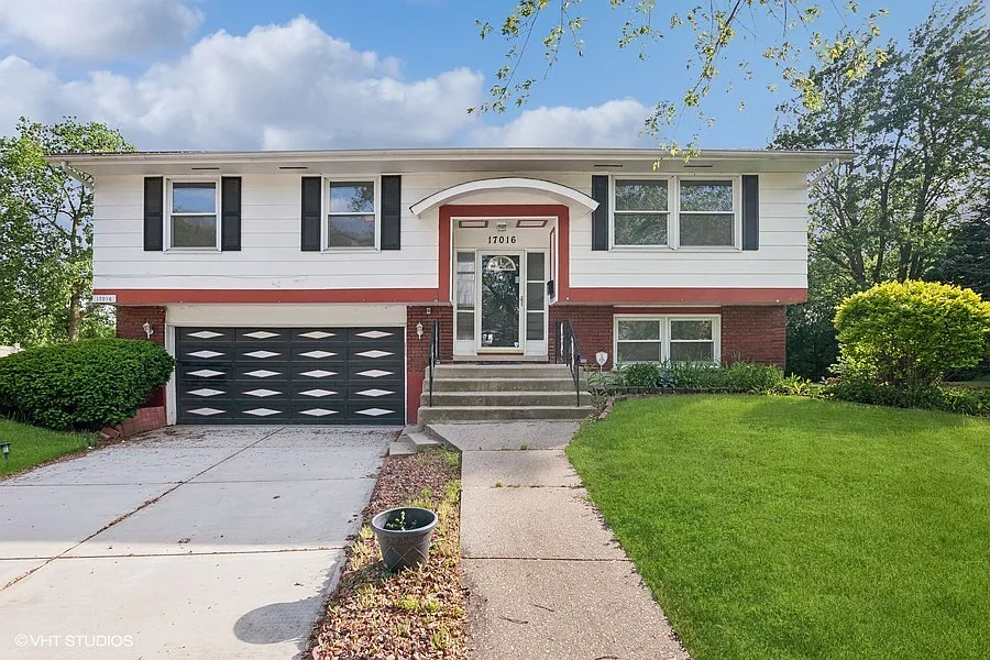 17016 Pine Ct photo 1