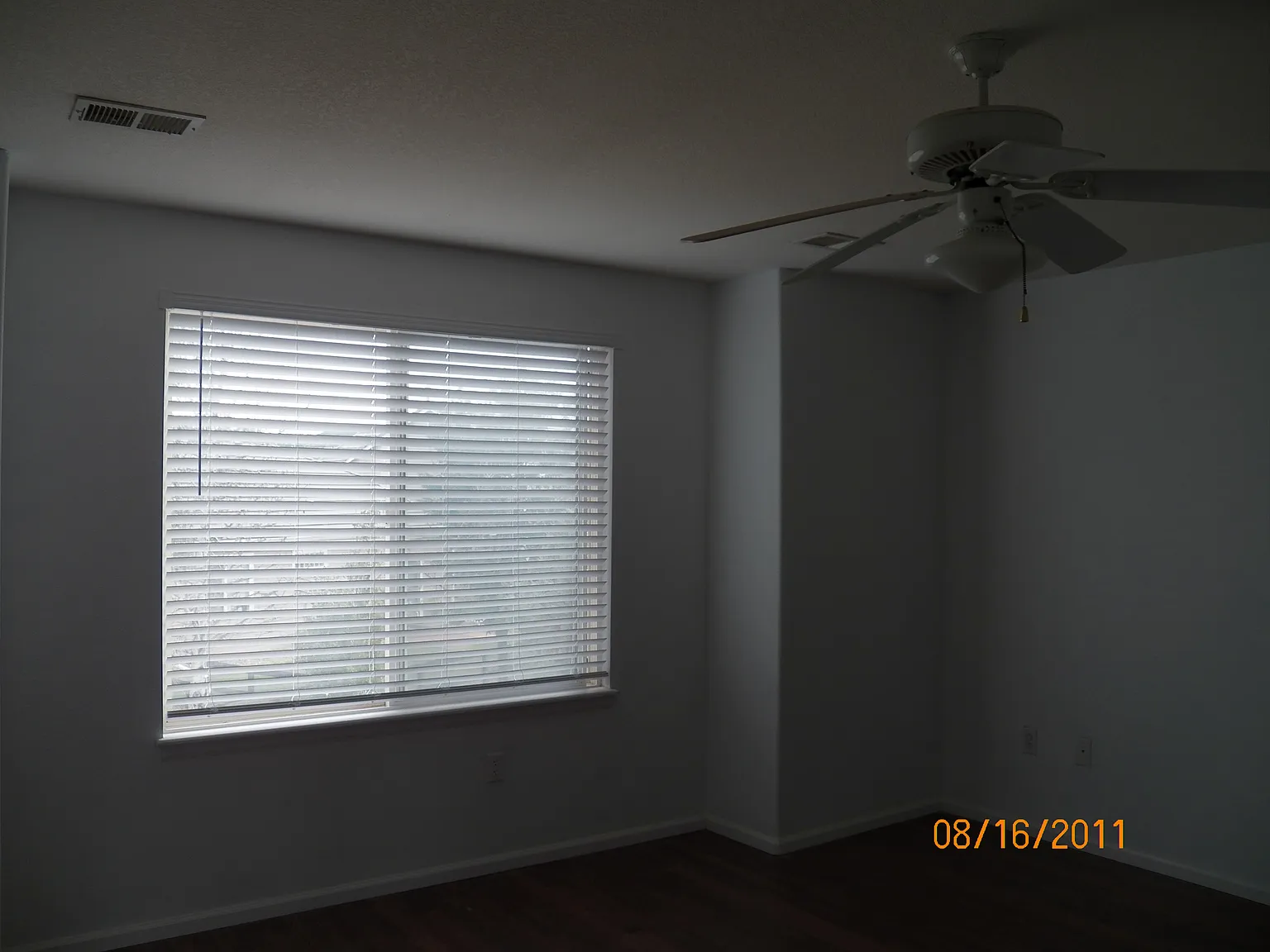 3 bed, 2.5 bath, 1922 sqft, $2,800 — Photo 4