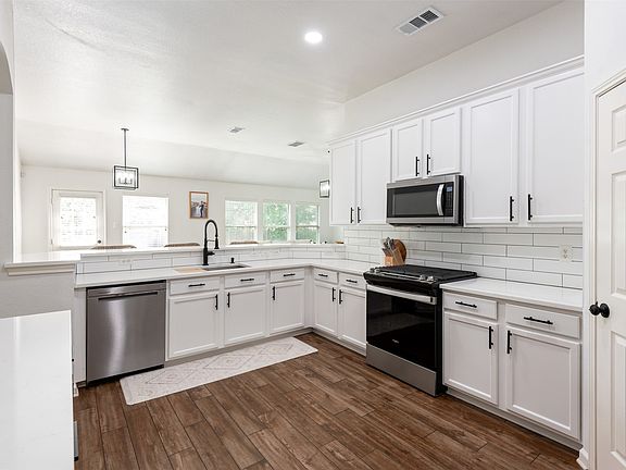 5th image of 10012 Chadbourne Rd