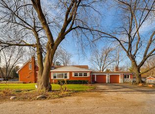 102 Hazel Ct, Island Lake, IL 60042