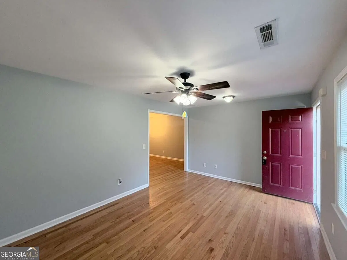 3 bed, 2.0 bath, 1227 sqft, $1,700 — Photo 4