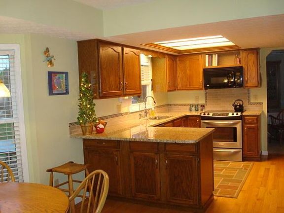 2nd image of 10206 Dorchester Pl NW