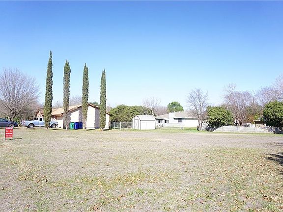 2nd image of 2604 Cypress Ln