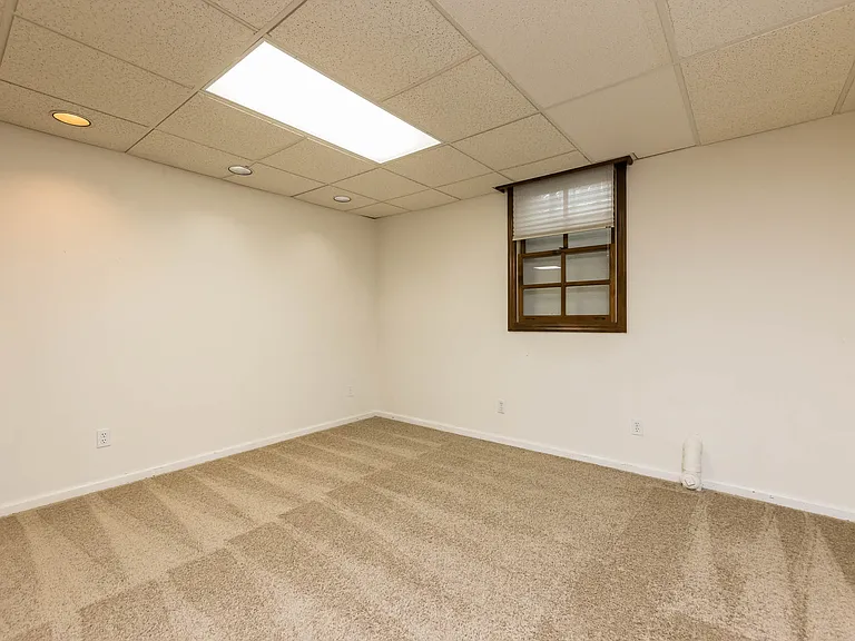 6674 Willow Grove Ln — Photo 30