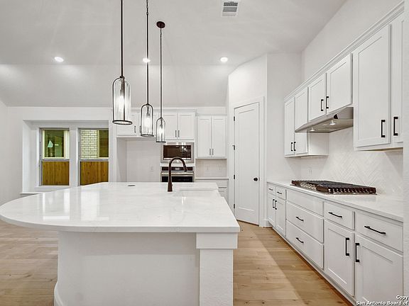 3rd image of 12314 Barrymore