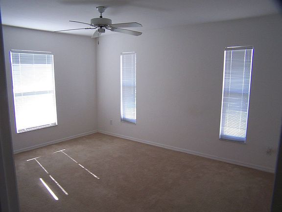 4th image of 130 Blackstone Dr