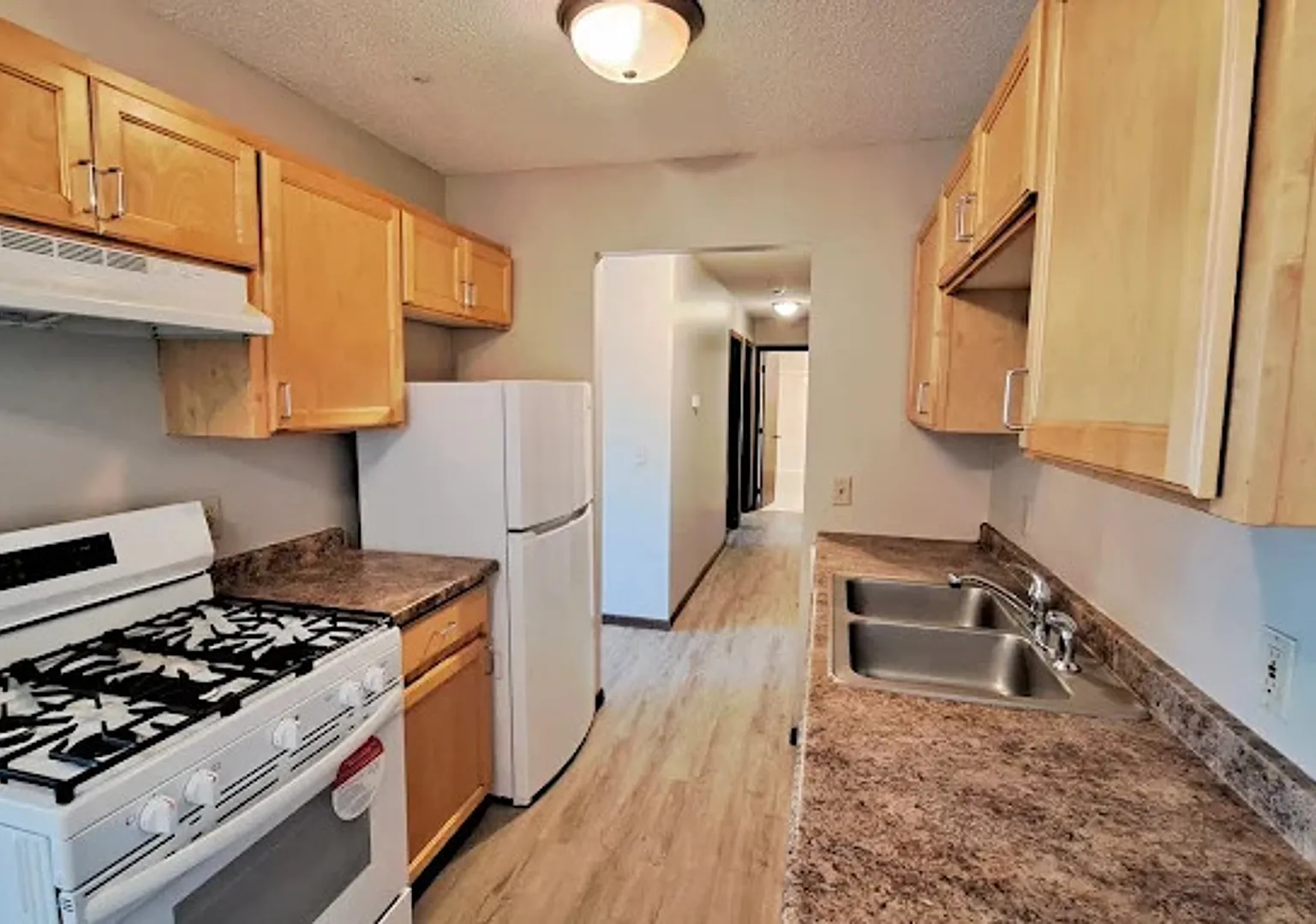 Twin Lakes Apartments — Photo 2