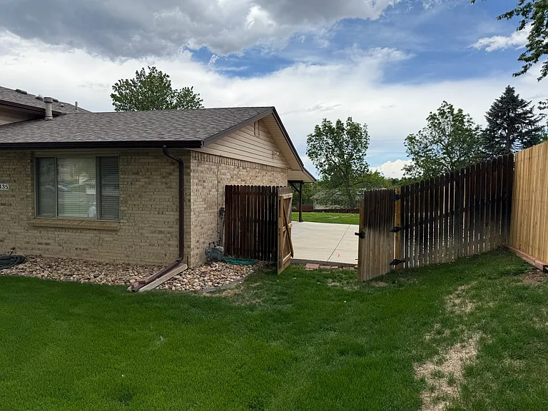 side gate to back yard, nice large concrete area