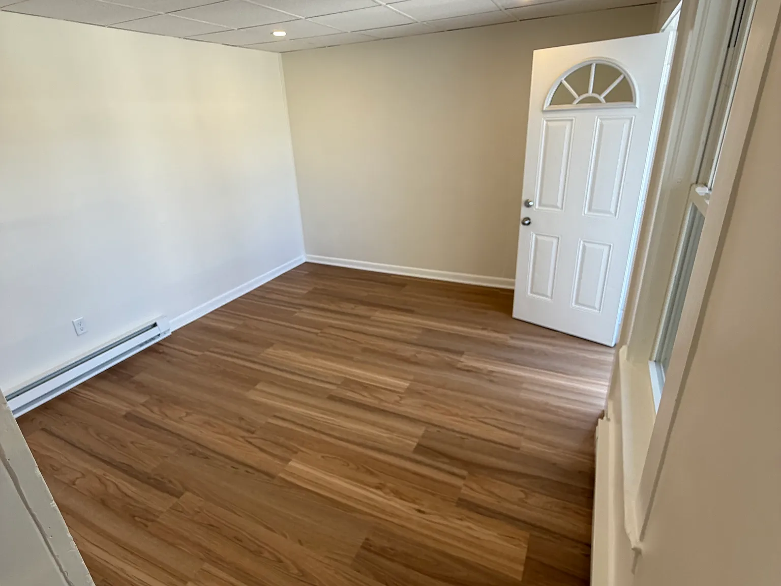 3 bed, $2,340 — Photo 2