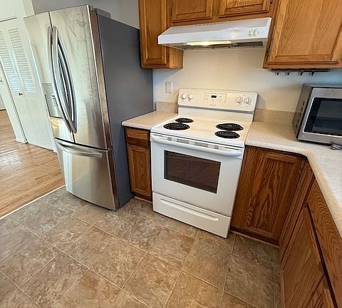 5th image of 280 East Main Street APT E2