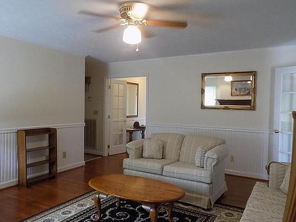 5th image of 128 Brooks Landing Cir