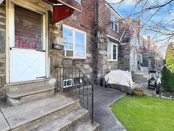 2nd image of 240 Le Carra Dr