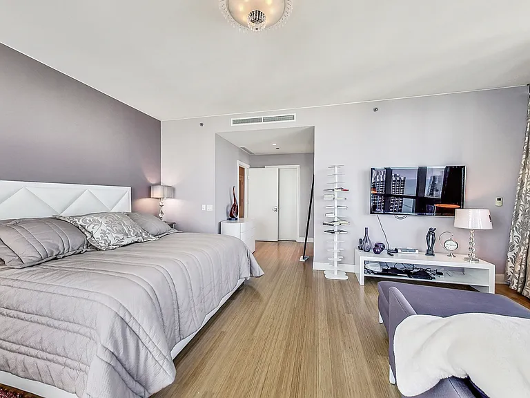 340 E Randolph St #4901 — Photo 24