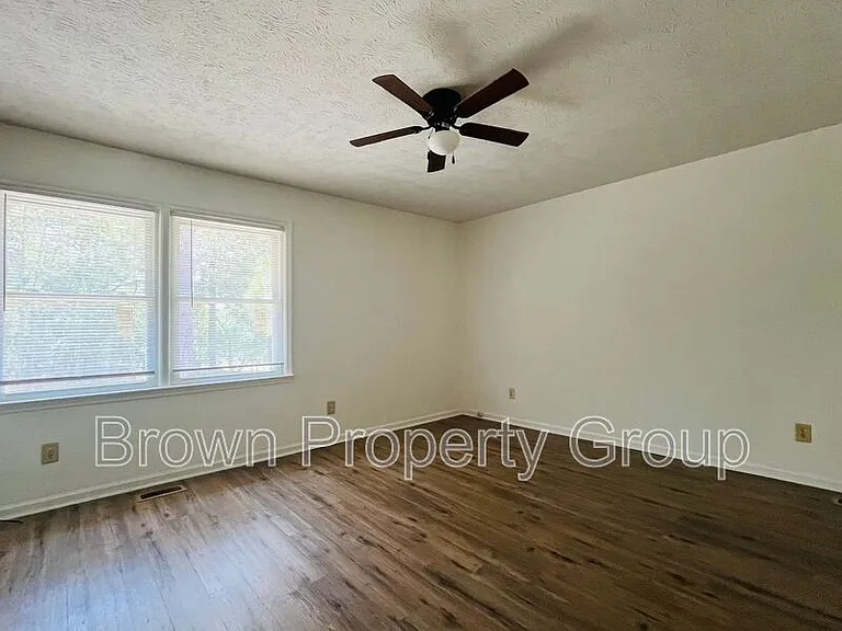 6901 Woodmark Dr — Photo 12