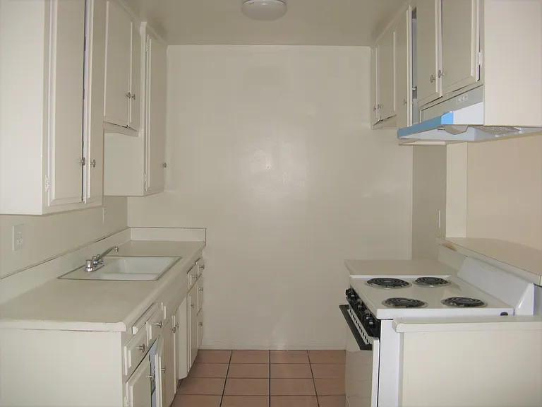 650 Linden Ave — Photo 5