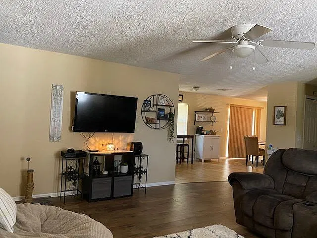 8346 Old English Drive — Photo 4