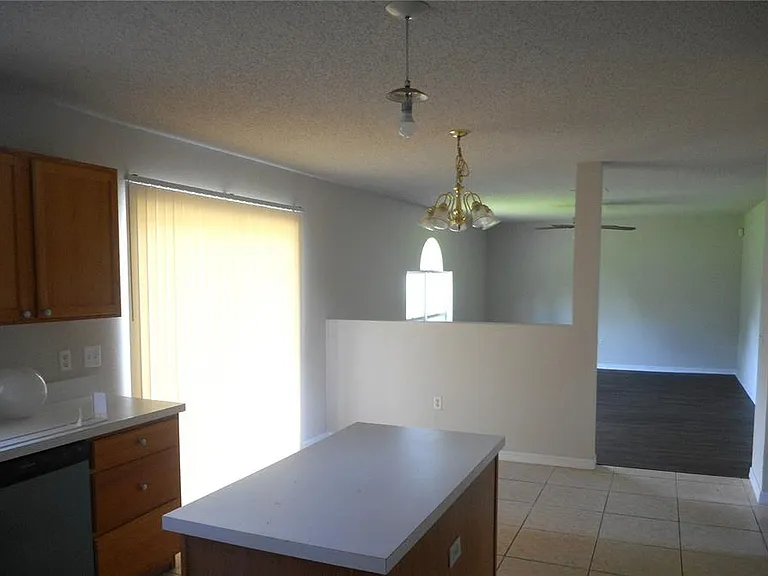 950 Derbyshire Dr — Photo 9