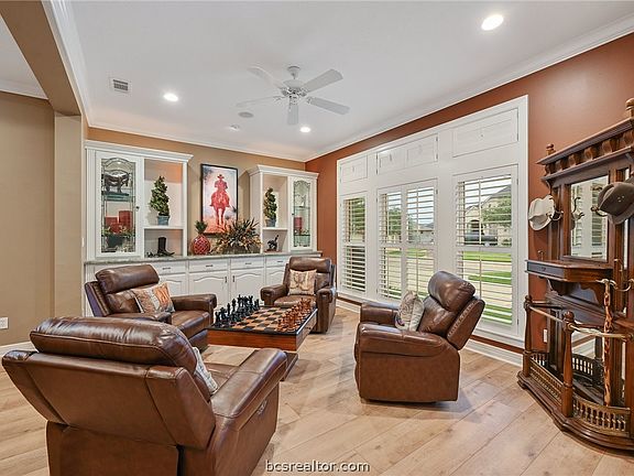 3rd image of 3608 Dorchester Ct