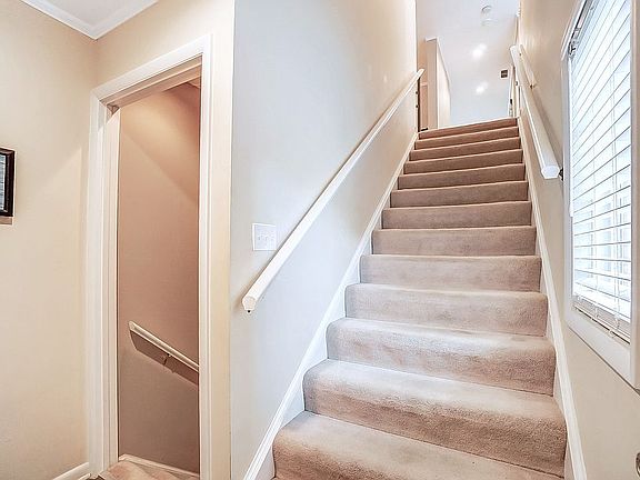 4th image of 3808 Ashworth Dr