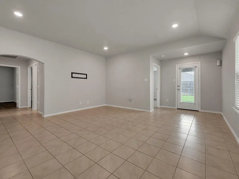 2415 Anton Dr — Photo 11