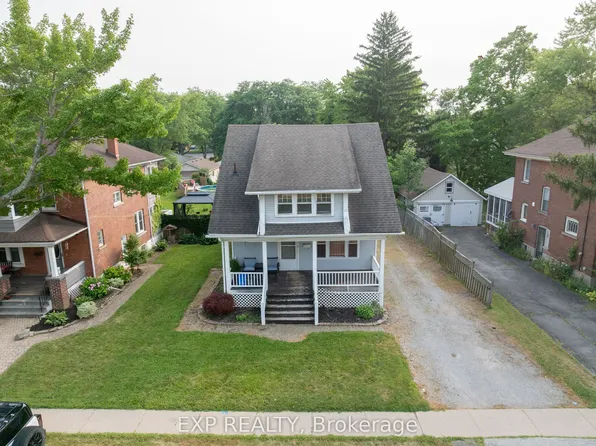 8289 Willoughby Dr, Niagara Falls, ON L2G 6X4