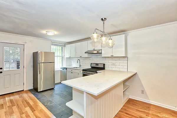 Rented by Tyler Vincent Real Estate Inc | media 10