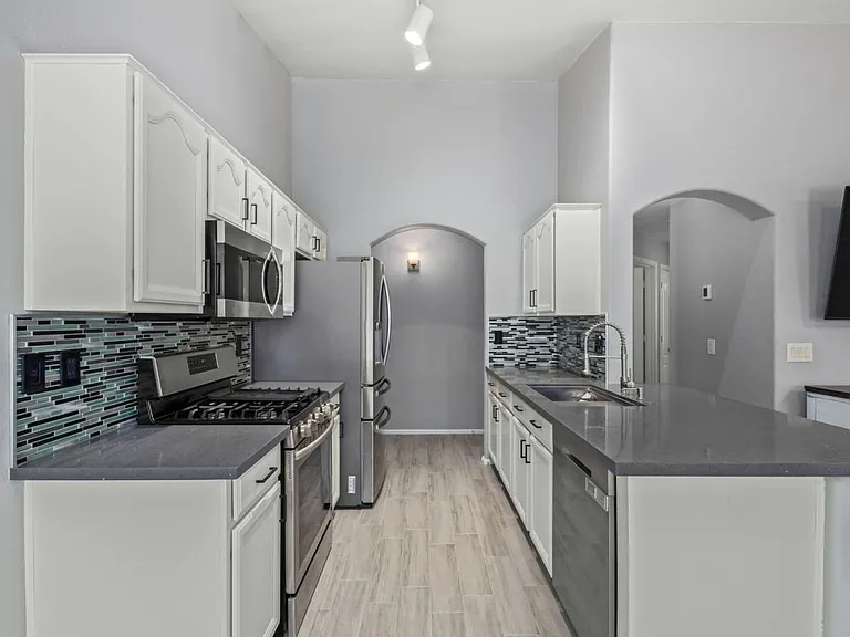 983 E Palomino Way — Photo 10