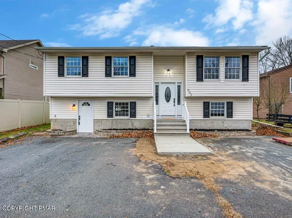 903 Avenue N, Matamoras, PA 18336