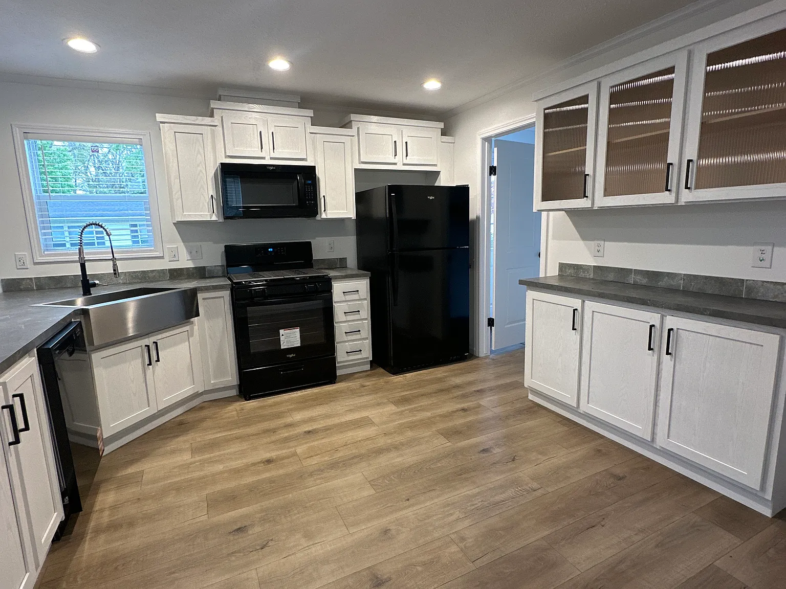 3 bed, 1215 sqft, $1,499 — Photo 2