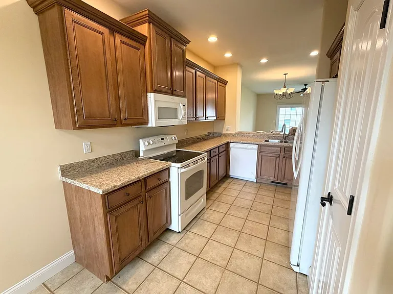 1513 Stonebluff Ct — Photo 4