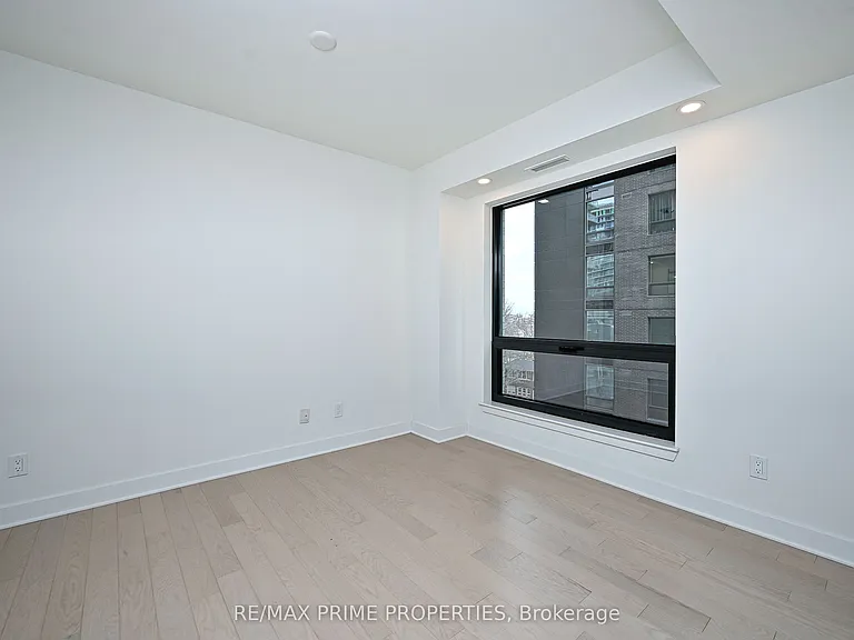 180 George St #508 — Photo 19