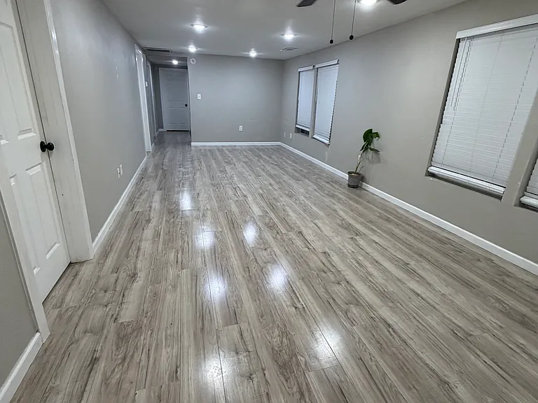 117 Hackberry St — Photo 3
