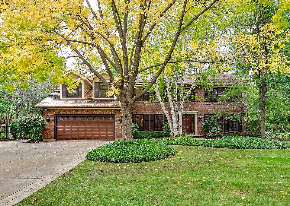 1st image of 800 Interlaken Ln