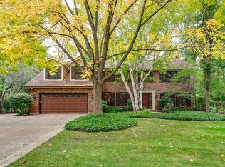 800 Interlaken Ln, Libertyville, IL 60048