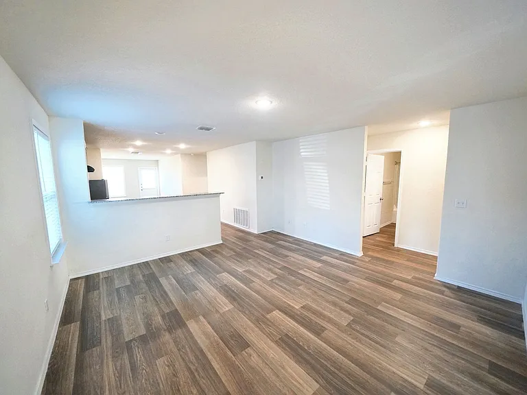 815 Retama Pass — Photo 9