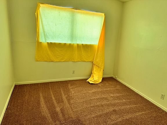 5th image of 905 N Vineyard Ave APT D