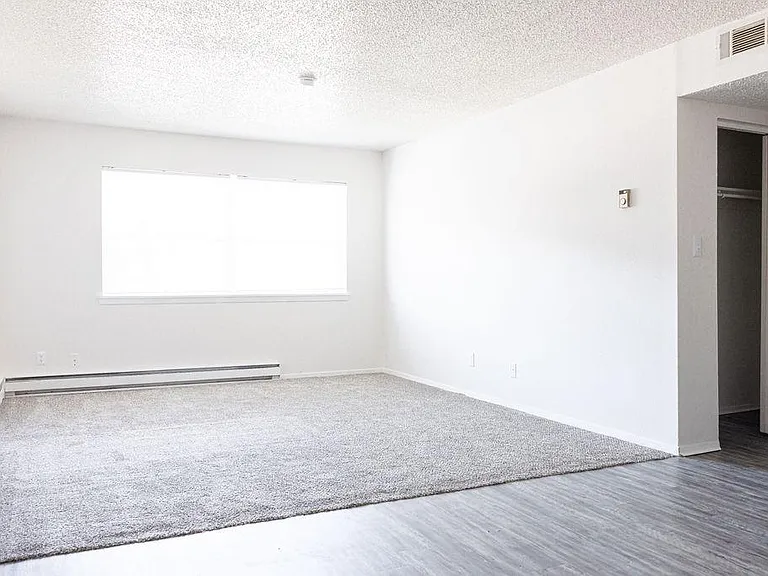 611 SW Bishop Rd #2 — Photo 3