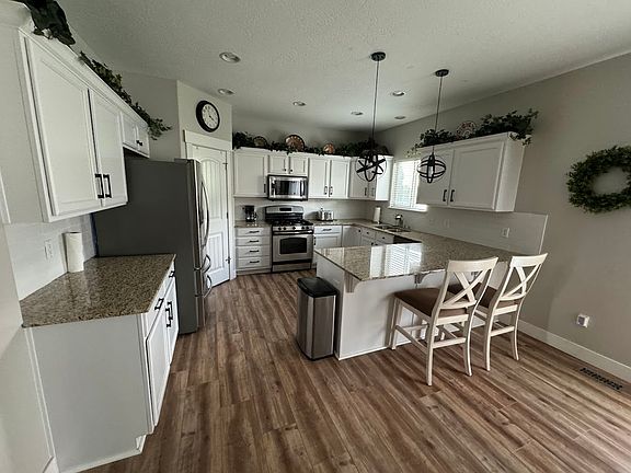 5th image of 527 W Pumpkin Patch Dr