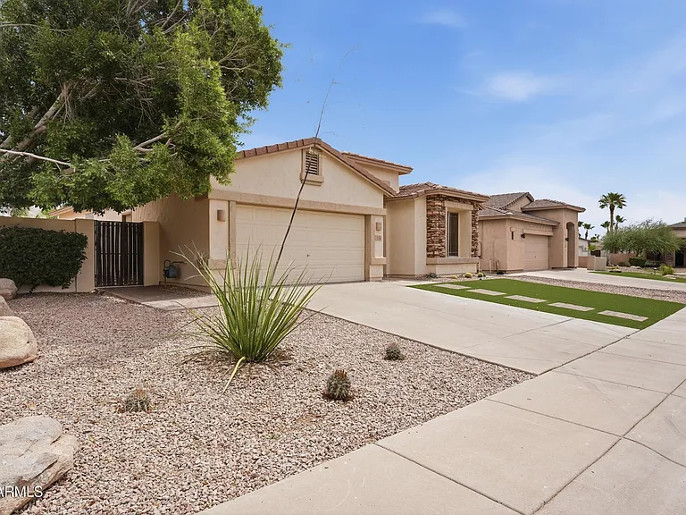1724 W Deer Creek Rd — Photo 3