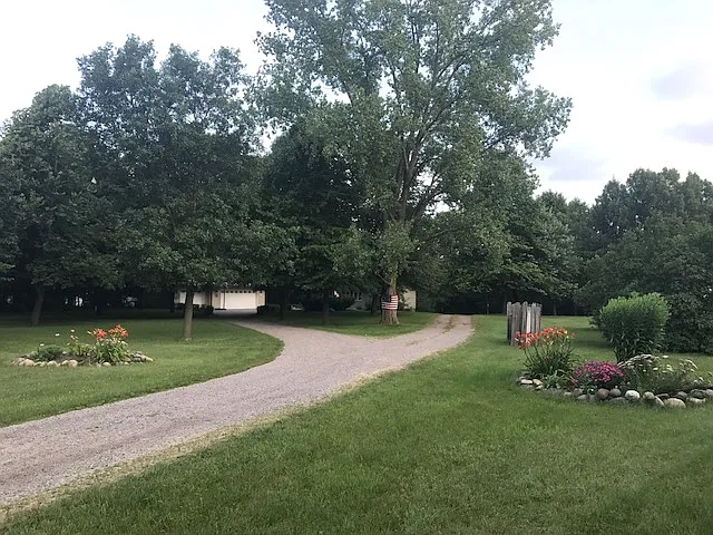 Professionally mowed - 2127 Forest Dr