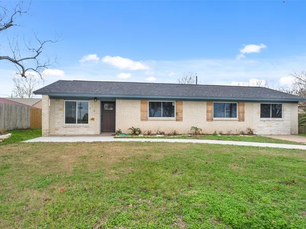 17 County Road 243, Bay City, TX 77414