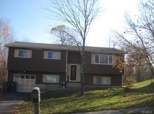 105 Rolling Meadows Rd, Middletown, NY 10940