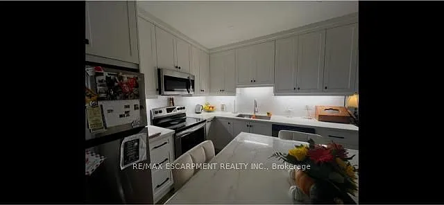 372 Mary St #1 — Photo 5