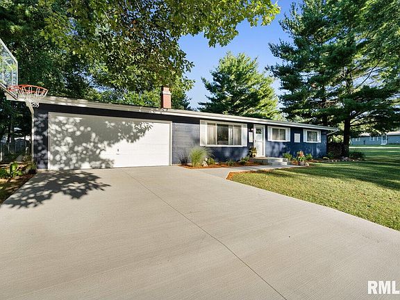 2nd image of 25 Carlton Dr