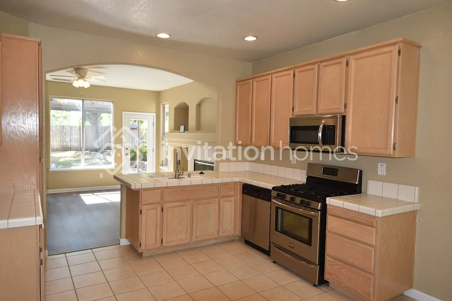 1943 Ajay Dr Roseville, CA 95678 — Photo 1