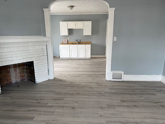 2nd image of 12326 Tuscora Ave #Up