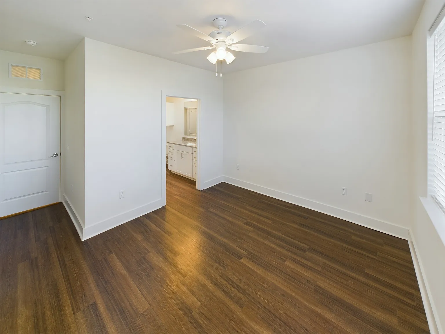 820 Wooden Way — Photo 3