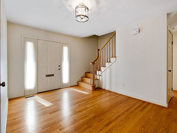 3rd image of 5 Briars Ln